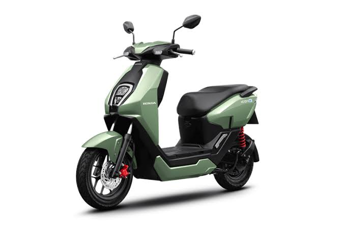Honda ICON e có trọng lượng nhẹ, yên thấp và pin tháo rời nên khá thuận tiện khi sử dụng.