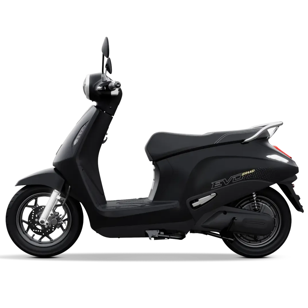VinFast Evo Grand có cốp rộng và khả năng linh hoạt khi sử dụng thêm pin phụ.