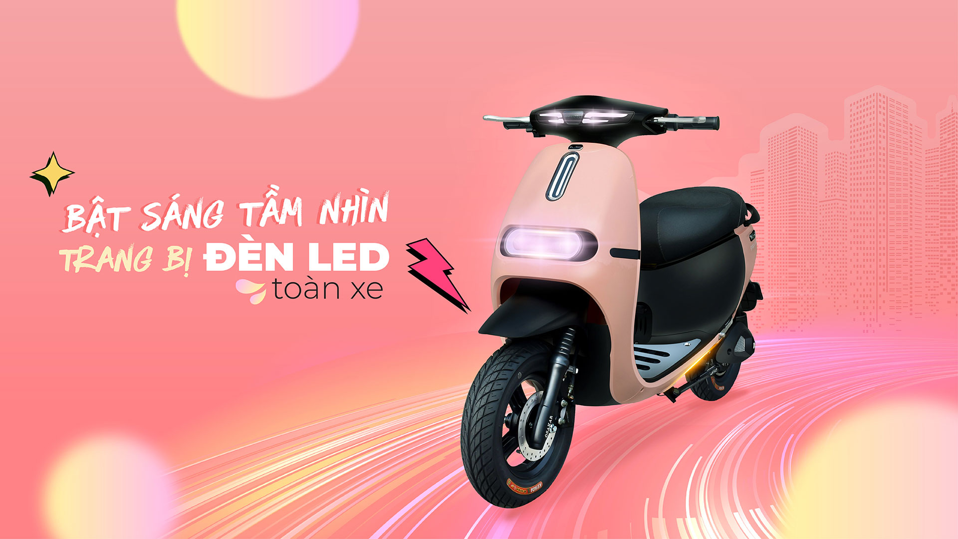 Cụm đèn LED 4 bóng kết hợp thấu kính tròn là điểm nhấn nổi bật trên xe máy điện OSAKAR Gogo Stella.